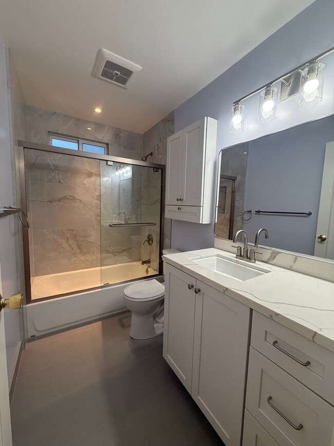 Building Photo - 330 Cuardo Ave