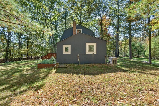 Building Photo - 24 Old Westbrookville Rd