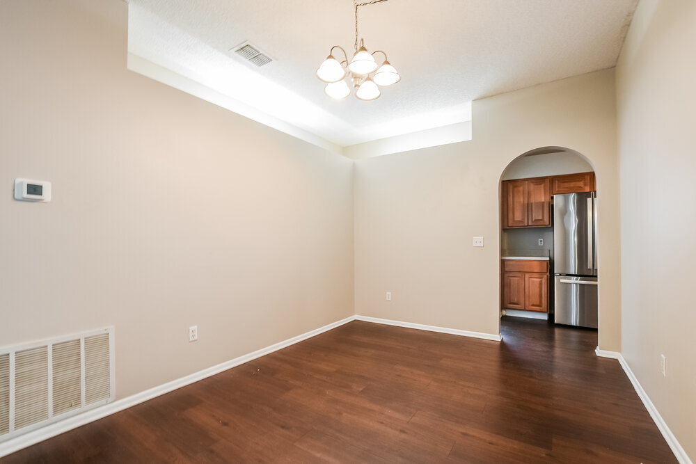 Building Photo - 83 Knights Hollow Dr