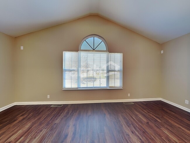 Building Photo - 112 Settlers Way