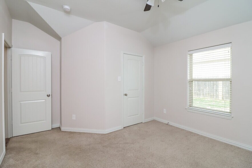 Building Photo - 7648 Hollow Point Dr