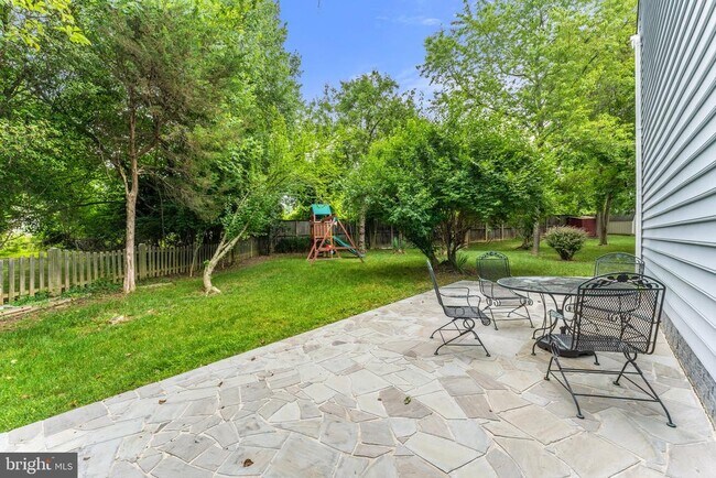 Building Photo - 8000 Sandburg Ct