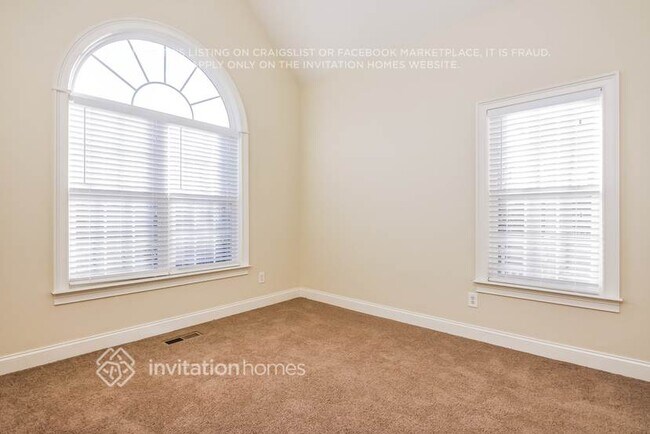 Building Photo - 111 River Knoll Dr