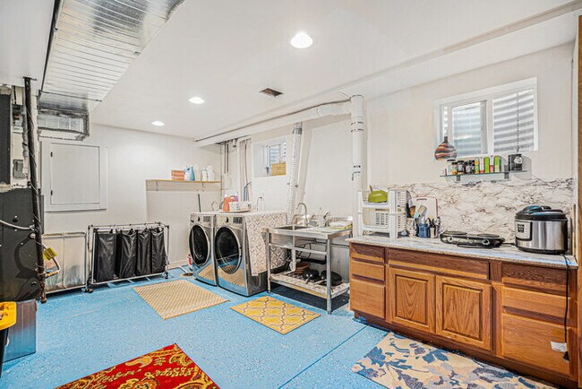 Building Photo - 8192 E Oxford Dr