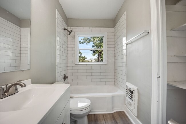 Building Photo - 516 N 35th St