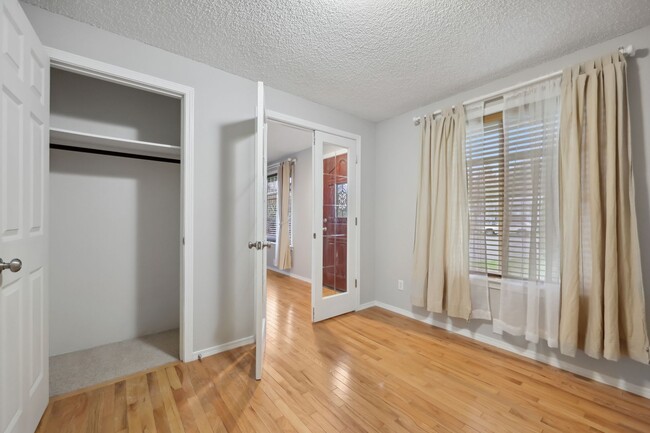 Building Photo - Move in ready now! 3 bed - 1 bath - 1 car ...