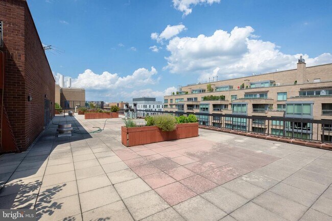 Building Photo - 1140 23rd St NW