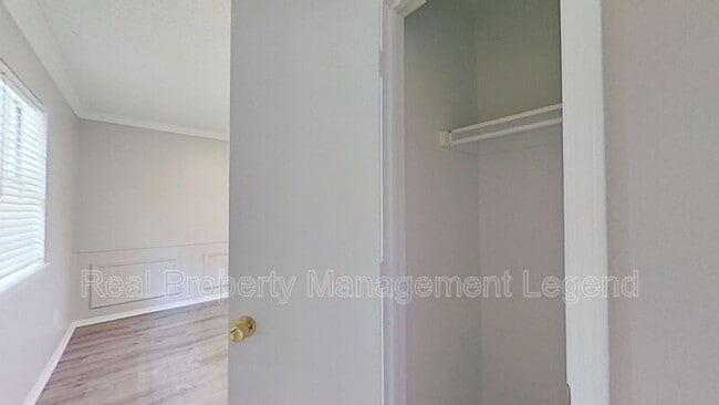 Building Photo - 2902 S Fielder Rd