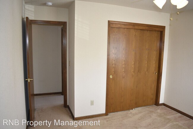 Building Photo - 3 br, 3 bath House - 5616 Bluffs Drive