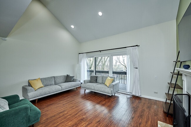 Building Photo - 1066 Florimond Dr