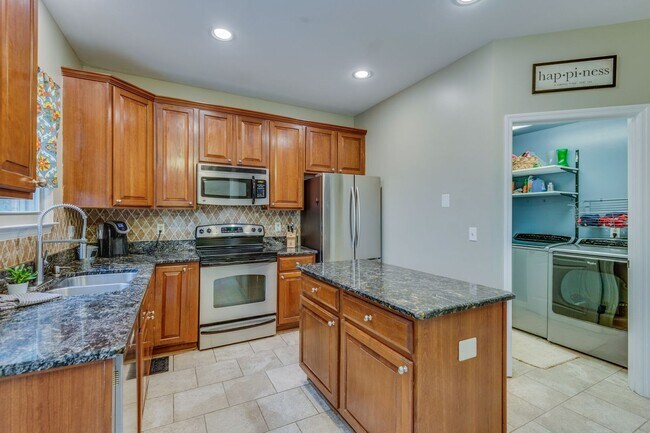 Building Photo - 511 Prince of Wales Ct