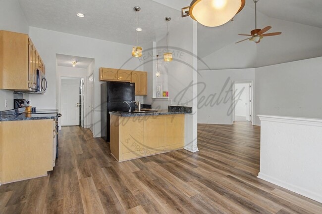 Building Photo - Three Bedroom Brick Home in Hendersonville!