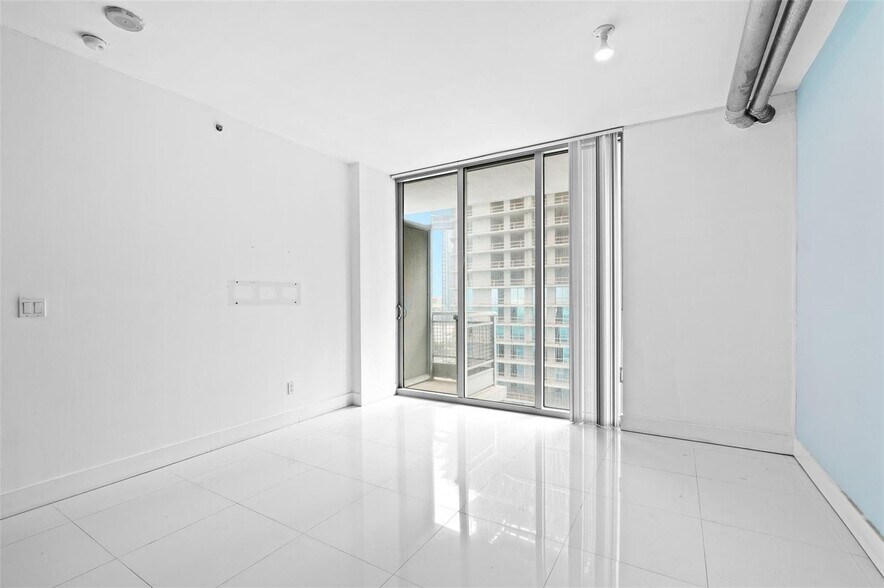 Building Photo - 690 SW 1st Ct