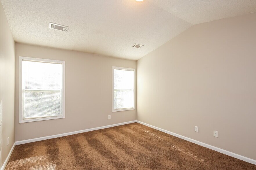 Building Photo - 2120 Crown Park Dr