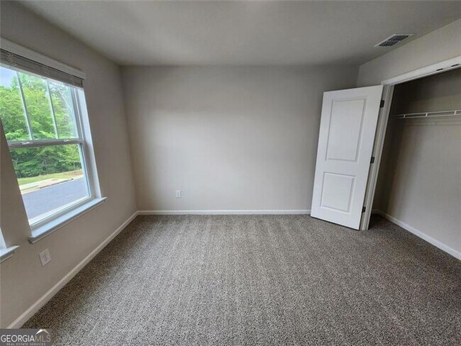 Building Photo - 235 Vly Oak Dr