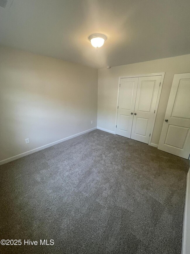 Building Photo - 618 Walnut Dr