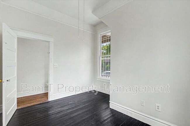 Building Photo - 512 E Waldburg Ln