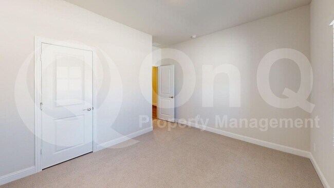 Building Photo - 613 Huntley Dr