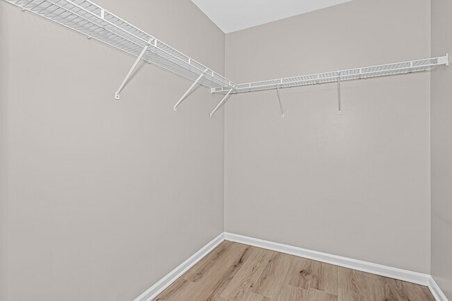 Building Photo - 345 N La Salle Dr
