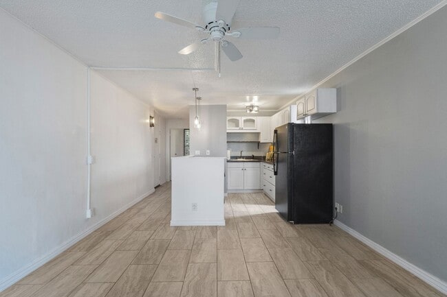 Building Photo - Live your best life in this well-appointed condo in Makaua Village