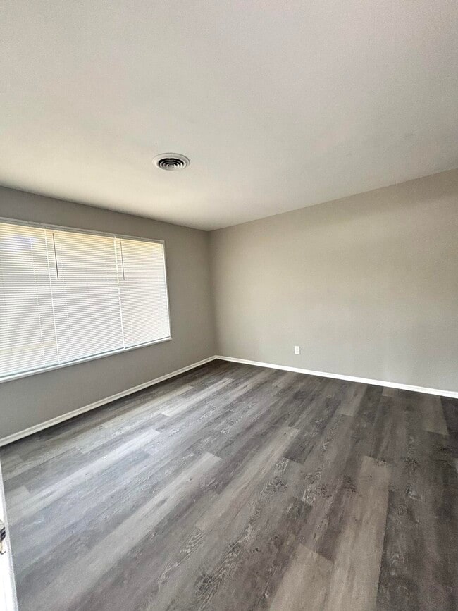 Building Photo - 1282 Crosland Dr NE