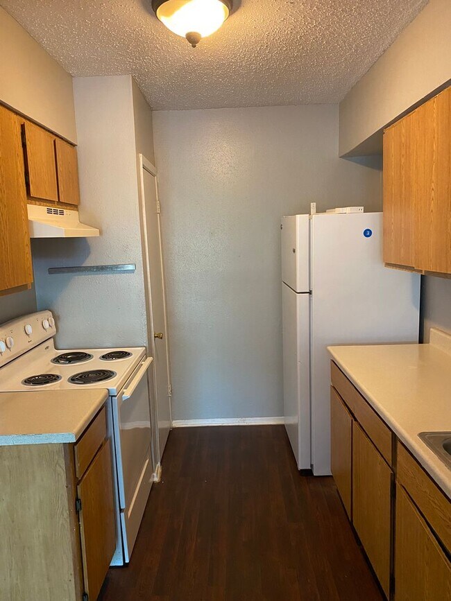 Building Photo - Spacious 2-Bedroom Near North Star