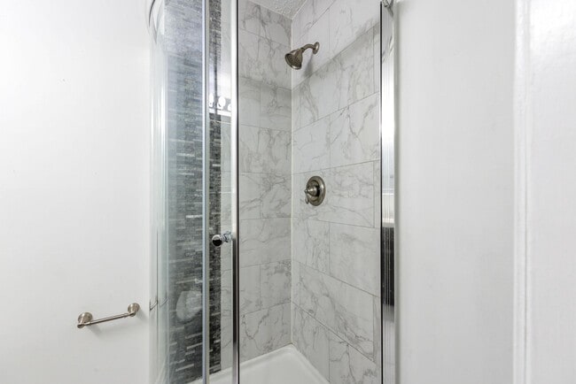 Building Photo - 210 Eisenhower Ct