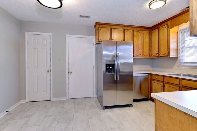 Building Photo - 910 Charlotte Dr