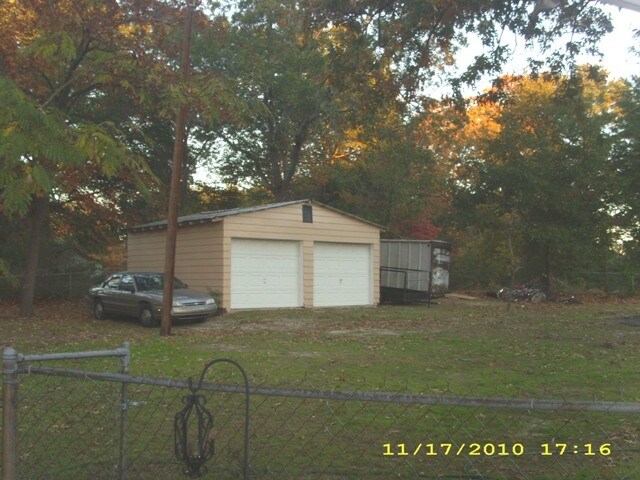 Building Photo - 3321 Oak Hill Dr