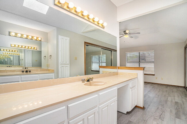 Building Photo - Section 8 Welcomed!! Spacious 5-Bed, 2.5-B...