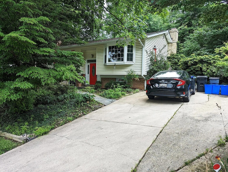 Off-street parking - 14121 Bauer Dr