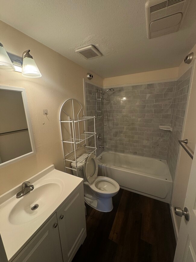 Building Photo - 54 W 300 S St