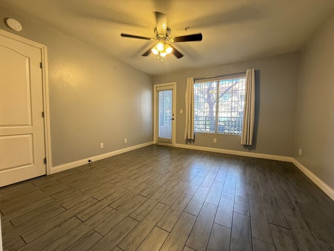 Building Photo - 2121 Sealion Dr