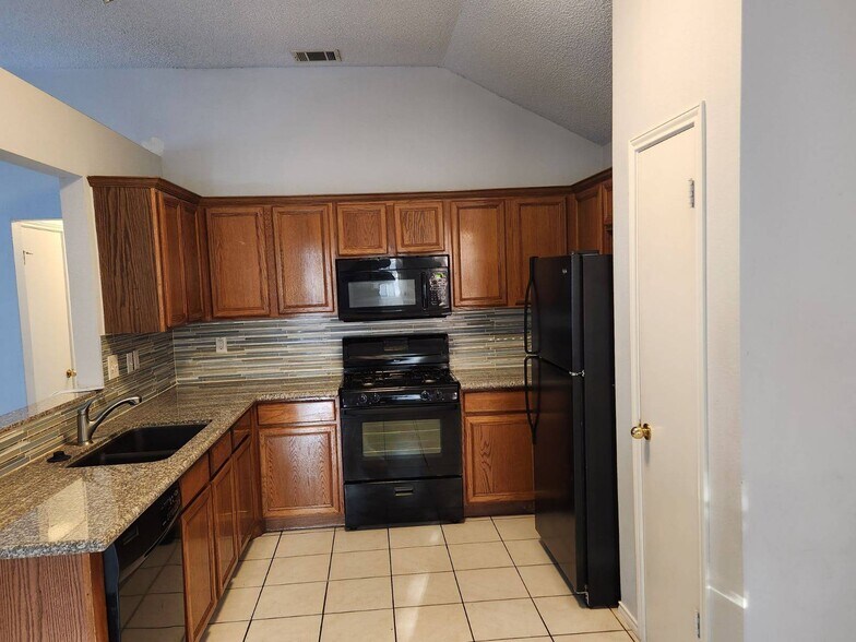 Kitchen - 2150 Redwing Way