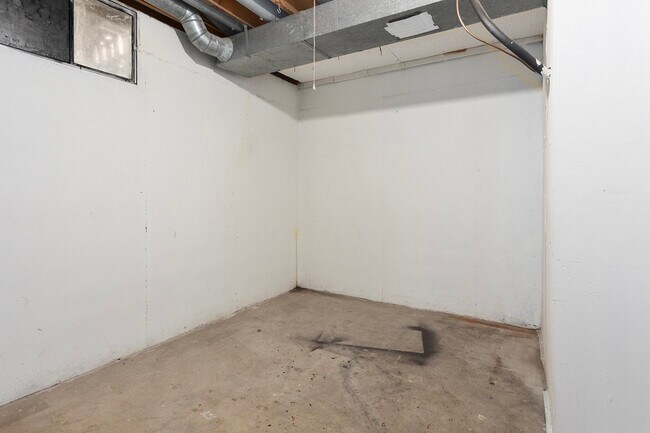 Building Photo - 577 NW Valleybrook Rd