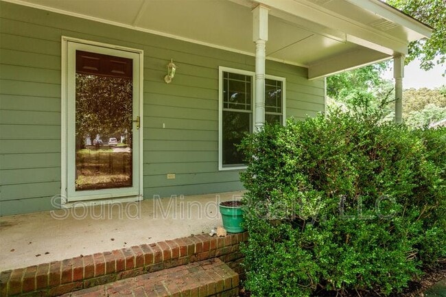 Building Photo - 1012 Windward Psge