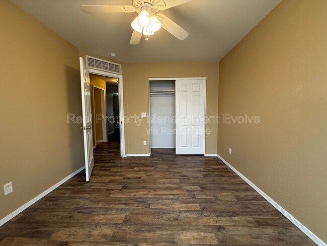 Building Photo - 1526 S 217th Dr