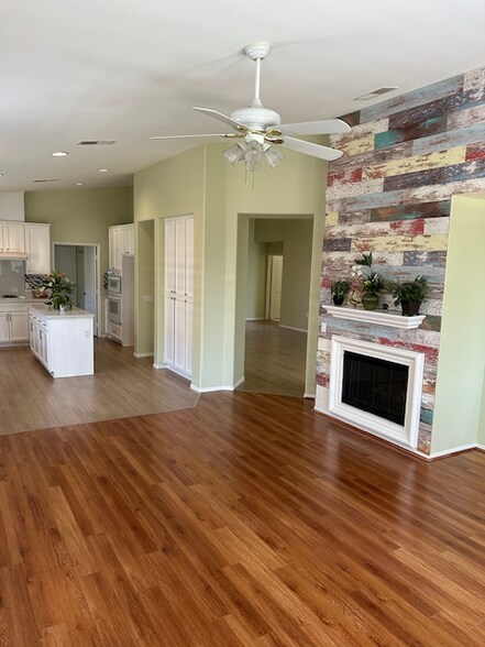 Building Photo - 170 Potter Creek