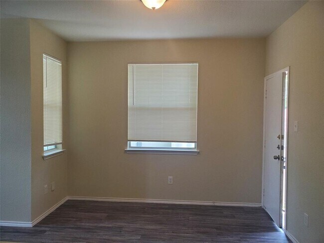 Building Photo - 14001 Cambourne Dr