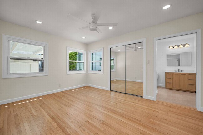 Building Photo - 2828 Avenel St