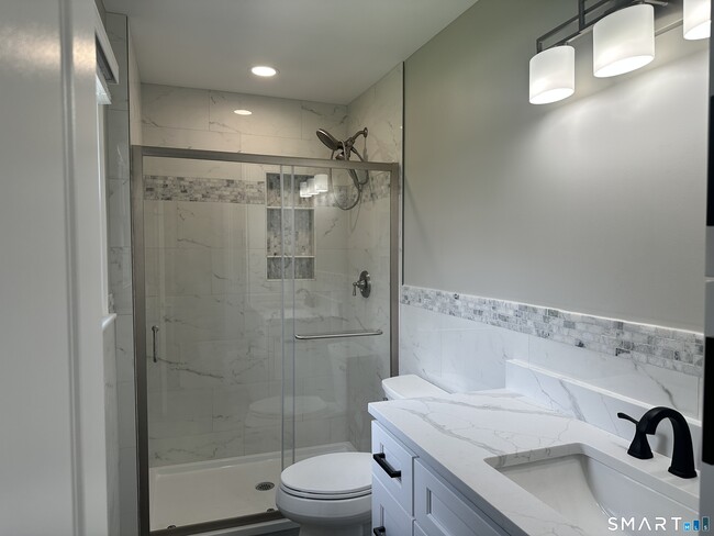 Building Photo - 65 Gate Ridge Rd