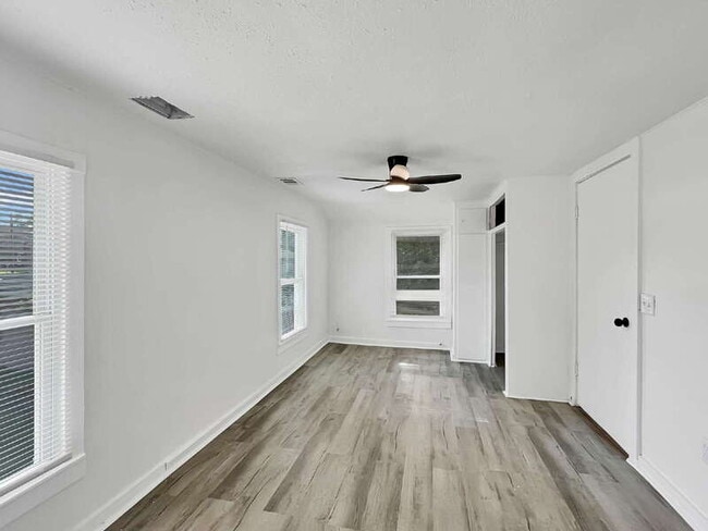 Building Photo - 2006 Texas Ave