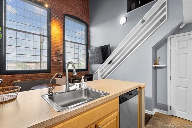 Building Photo - 25 Grand St