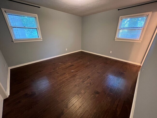 Building Photo - Cary Woods Subdivision