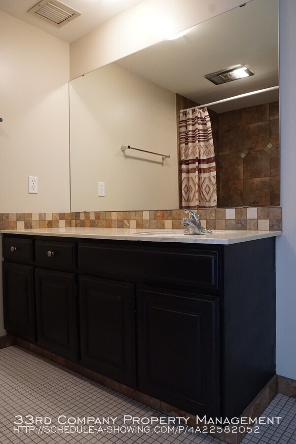 Building Photo - 207 5th Ave SW