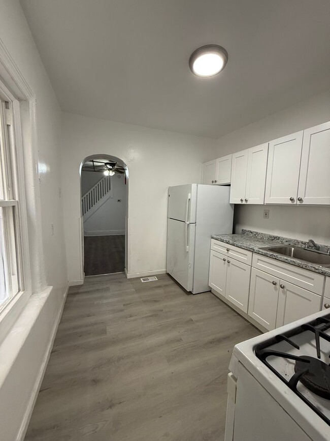 Building Photo - Nice size house for rent freshly done