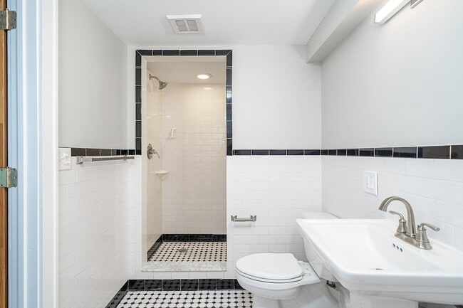 Building Photo - 213 Ogden Ave.