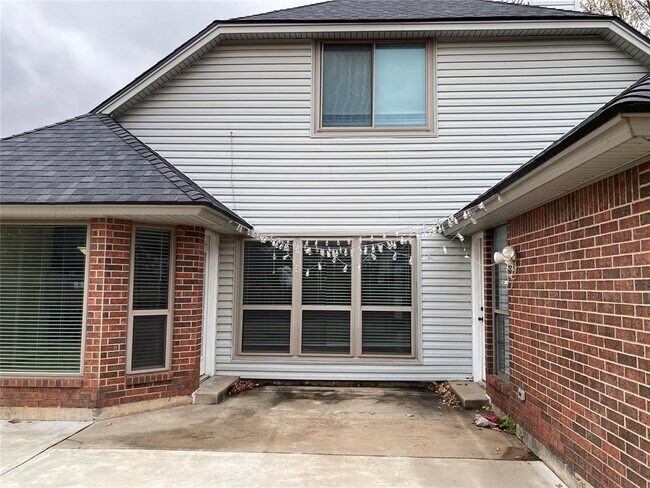 Building Photo - 405 Rhoades Ct