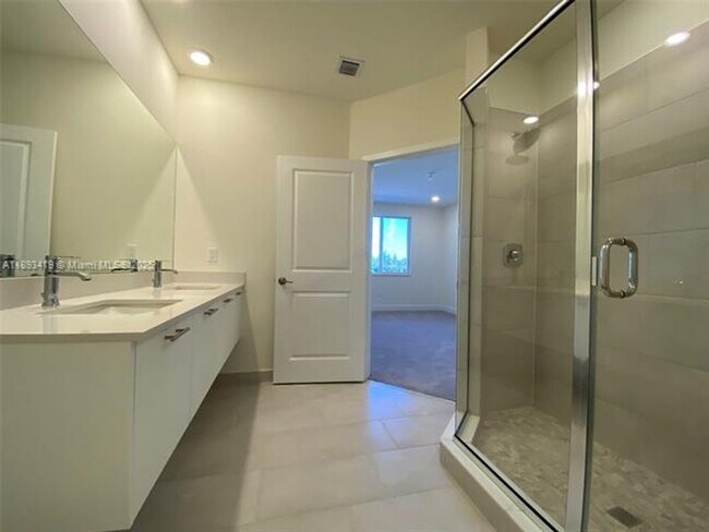 Building Photo - 10250 NW 66th St