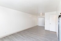 Building Photo - Fabulous Fully Updated 2BR/1.5BA in the he...
